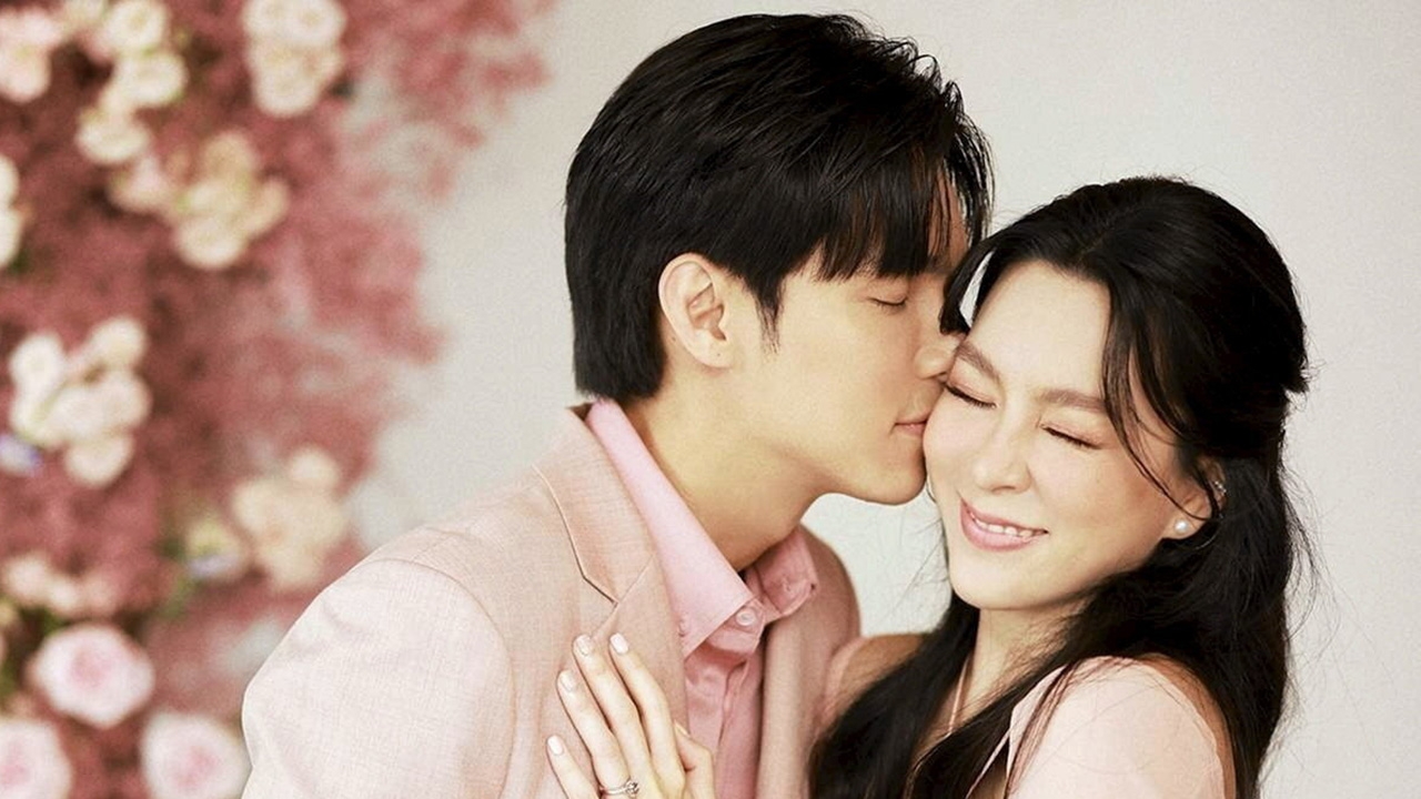 "บูม-กิตตน์ก้อง&กีฟ-ดราภดา" ควงวิวาห์เรียบง่าย เพื่อนดาราร่วมแสดงความยินดี