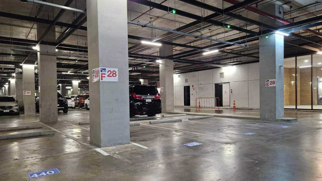 สภาวุ่น! สส.ใช้เอกสิทธิ์ล็อกที่จอดรถ เห็นช่องจอดว่าง แต่จอดไม่ได้