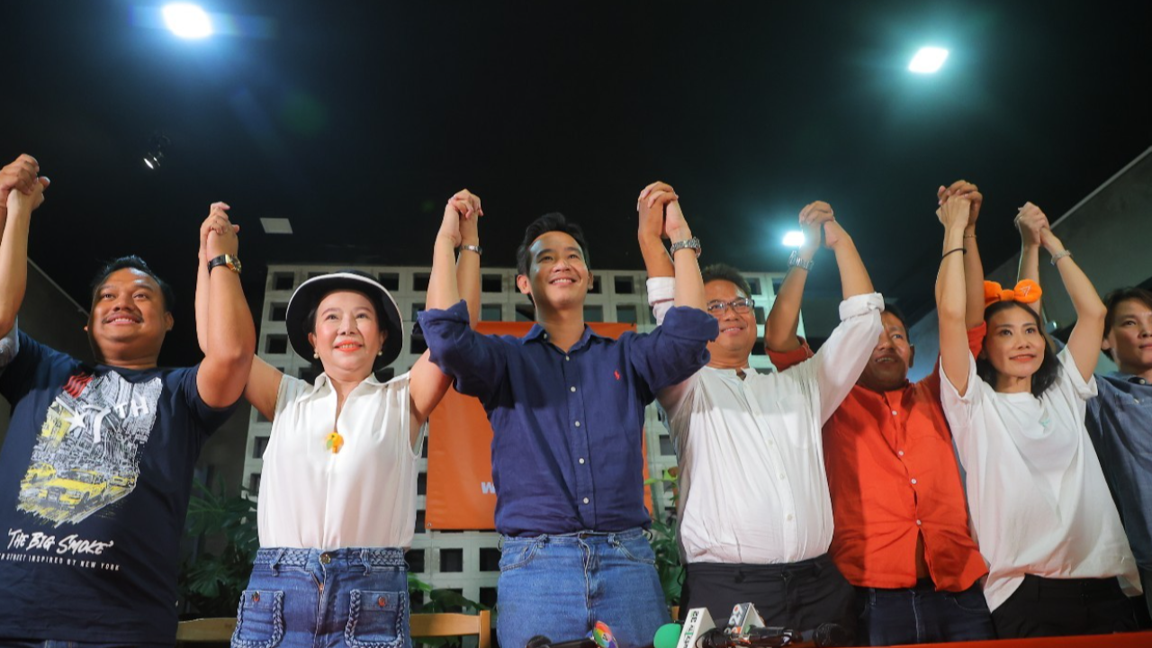 "พิธา" ขอบคุณประชาชน เลือก "พงศธร" ขอใช้เลือกตั้งระยองเป็นกระดุมเม็ดแรก (คลิป)