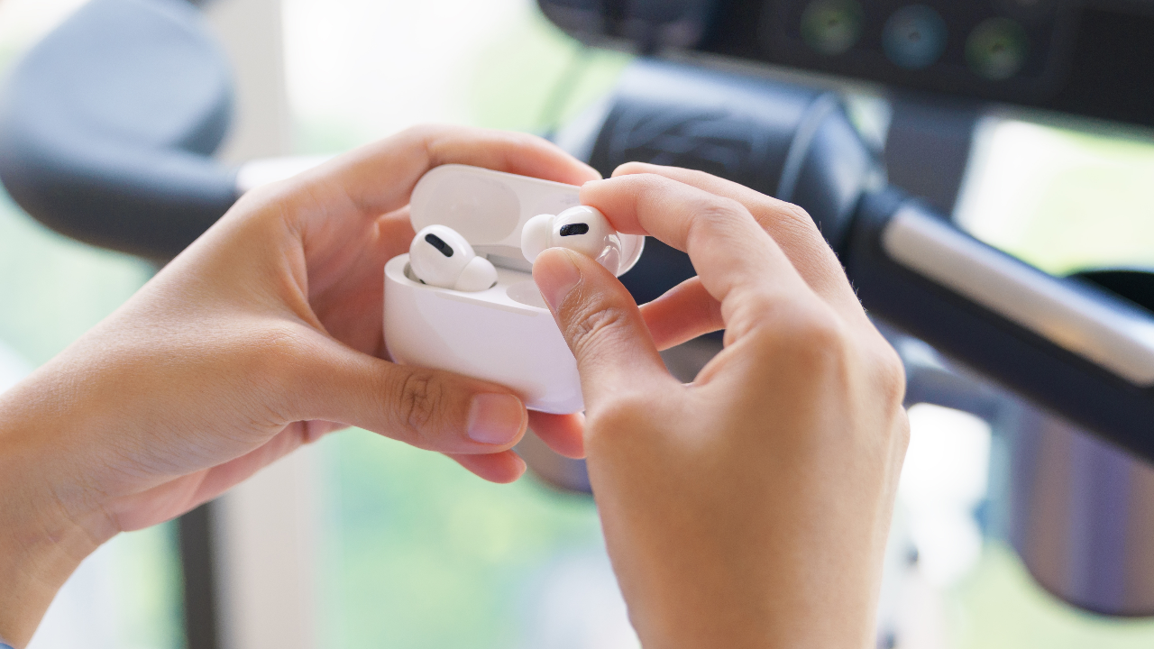 10 เคส AirPods Pro ดีไซน์สวย ทนทาน ช่วยกันกระแทก