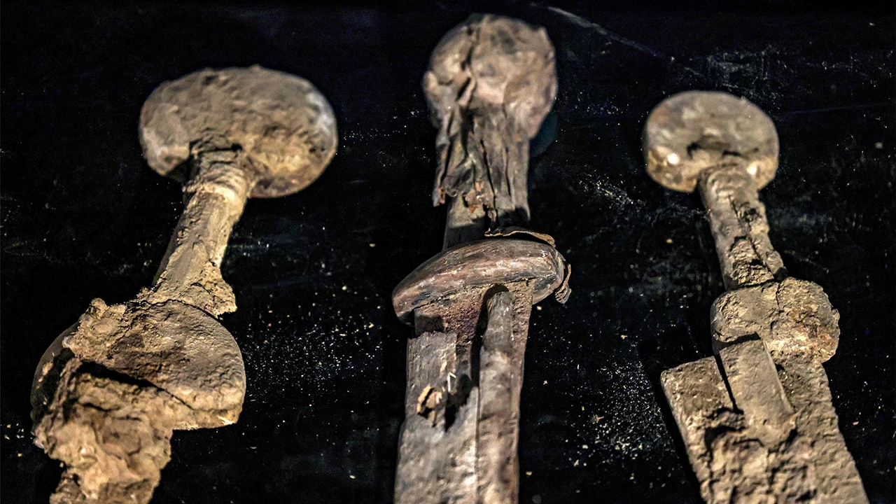 ทีมนักวิจัยเผยดาบโรมันอายุ 1,900 ปีซ่อนในถ้ำใกล้ทะเลเดดซี