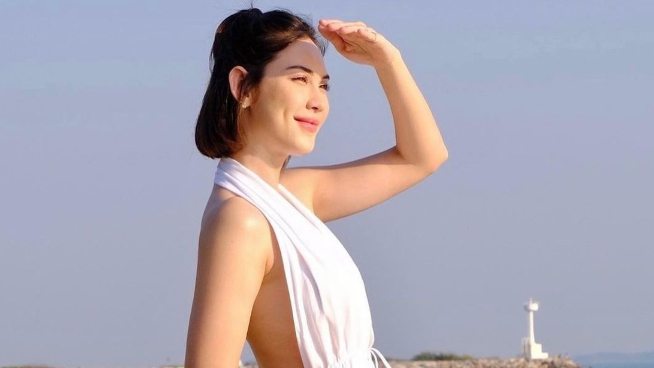 แมท ภีรนีย์ เช็กอินทะเลอวดผิวขาว แต่สะดุดตาที่แคปชั่น ไม่เคยแผ่วเลยจริงๆ