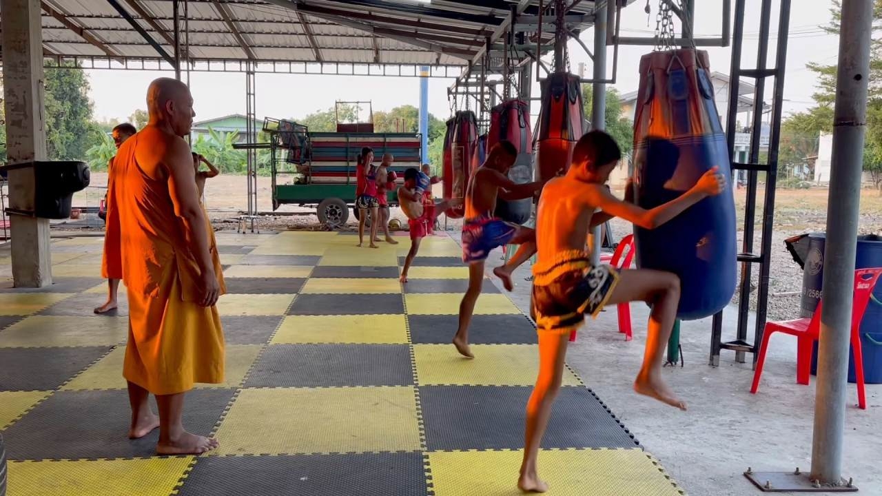 หวังให้มีอนาคต เปิดใจ "เจ้าอาวาส" จับ "เด็กเกเร" ส่งเรียนหนังสือ ฝึกสอนมวยไทย