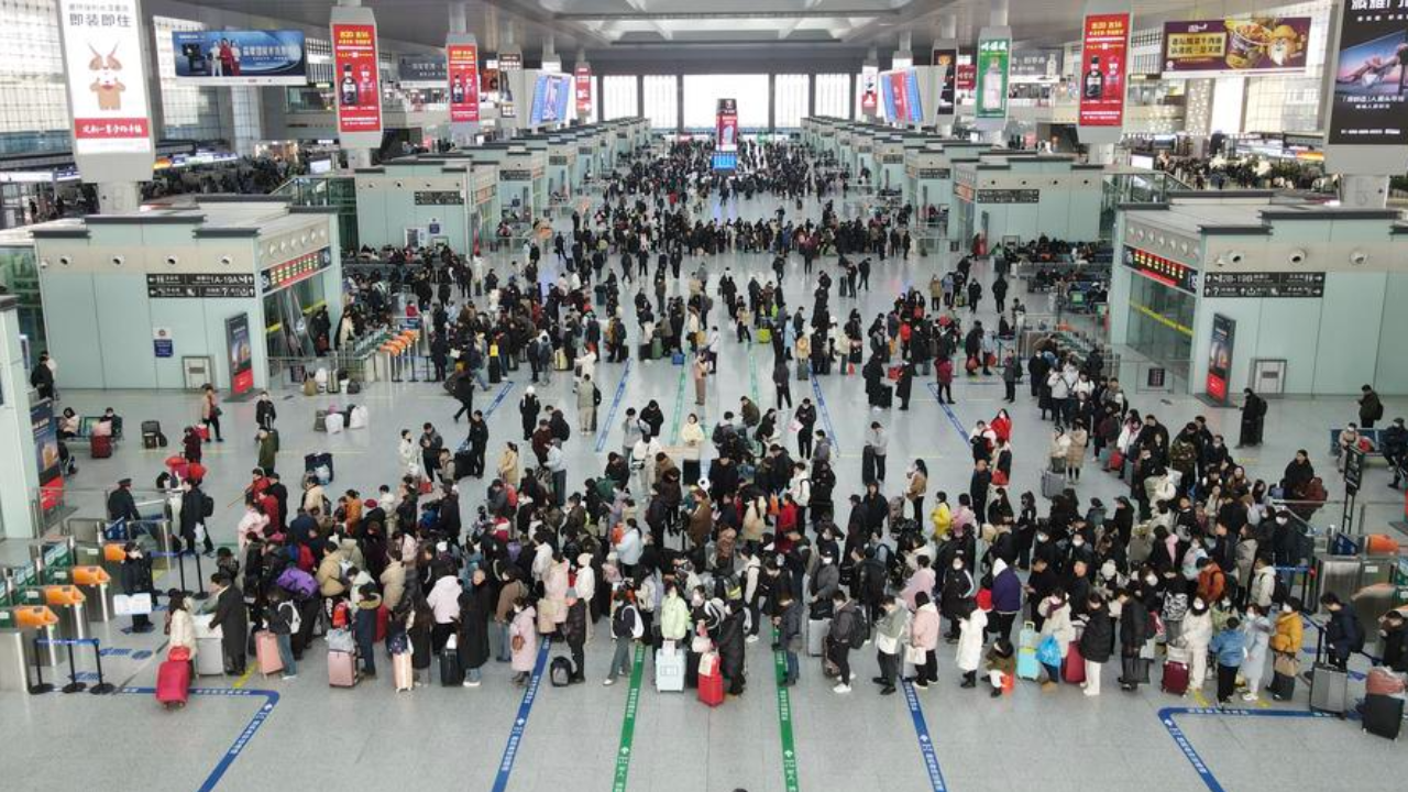 เริ่มแล้ว! มหกรรมชาวจีนหลั่งไหลเดินทางท่องเที่ยวกลับภูมิลำเนาช่วงเทศกาลตรุษจีน