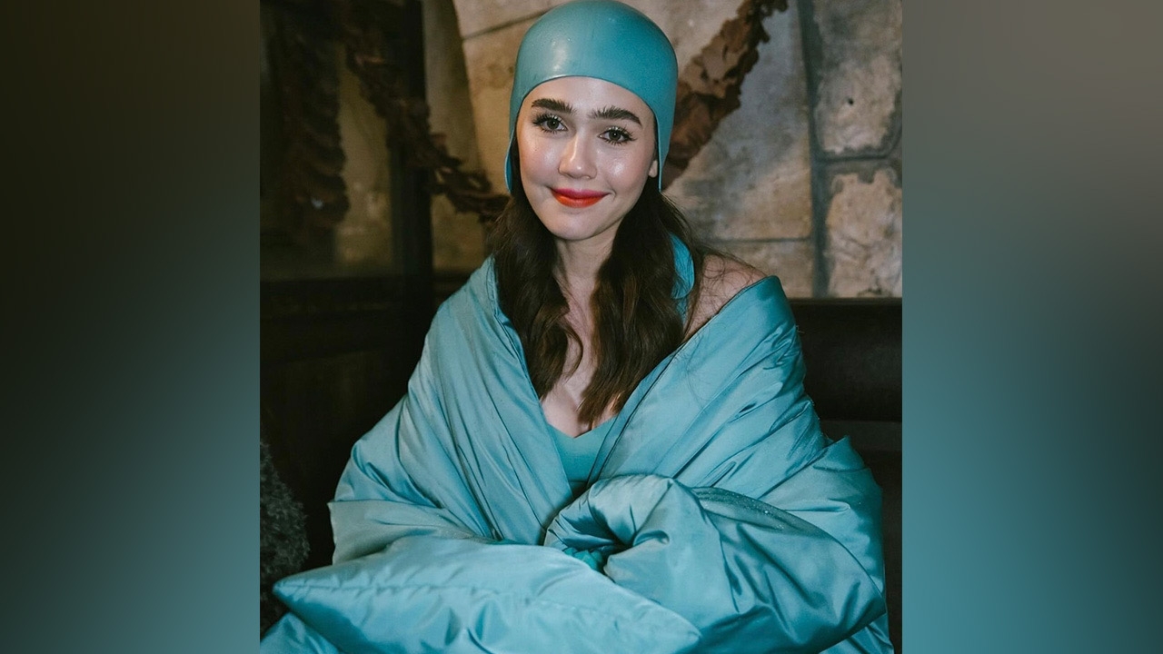 สะกดทุกสายตา ชมพู่ อารยา อวดลุคชุดผ้านวม ที่คนอื่นใส่ไม่น่าจะรอด ในกรุงปารีส