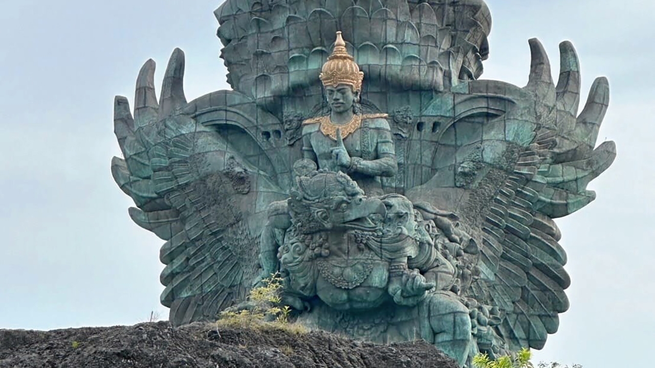 พระวิษณุทรงครุฑ อลังการ “อินโดนีเซีย”