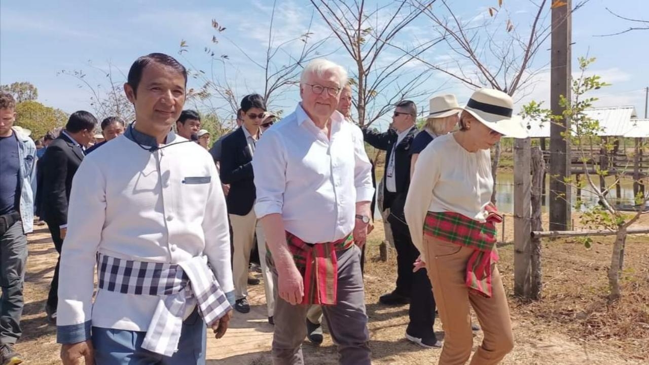ปธน.เยอรมนี และภริยา เดินทางมาดูงานด้านเกษตร-โรงไฟฟ้าพลังแสงอาทิตย์ที่อุบลฯ