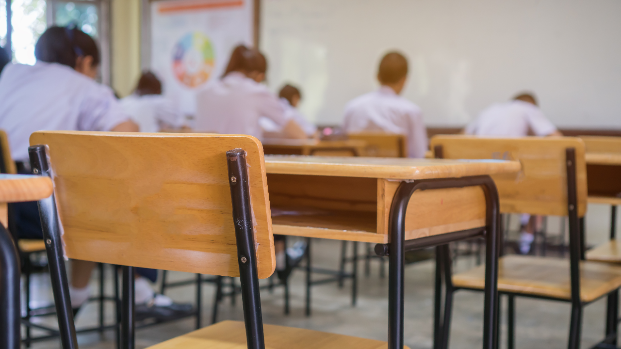 สพฐ. แจงเด็กไทยไม่ได้เรียนมากสุดในโลก พร้อมลดการบ้านเพิ่มการเรียนรู้