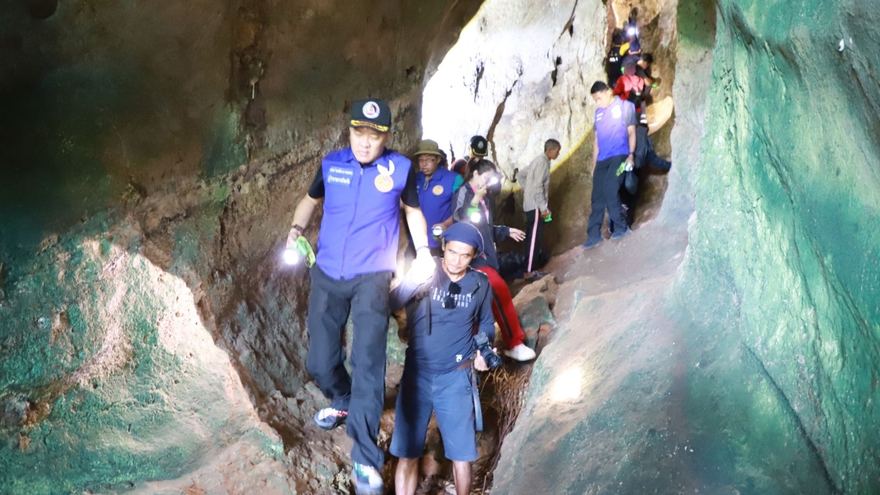 ผู้ว่าฯ พังงานำทีมสำรวจเกาะรังนก ประเมินสภาพเป็นจริง วางแผนดูแลไม่ให้นกลดจำนวน