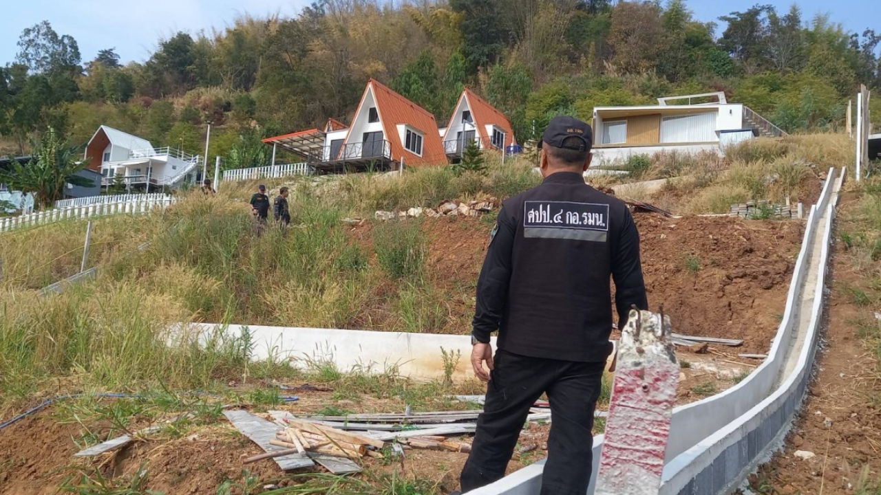 ลุยจับนายทุนต่างถิ่น ซื้อที่ดินสร้างรีสอร์ตรุกป่าเขาค้อ 5 ราย