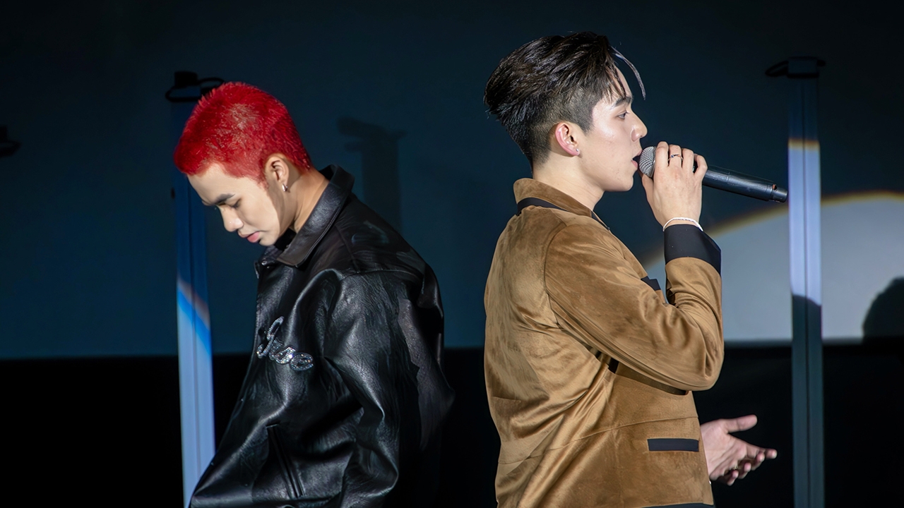 “เฟิร์สเตอร์” โชว์จัดเต็มเปิดตัวอัลบั้มแรกในชีวิต ร้อง เต้น แร็ป ปล่อยมุกฮา สร้างรอยยิ้มให้แฟนๆ