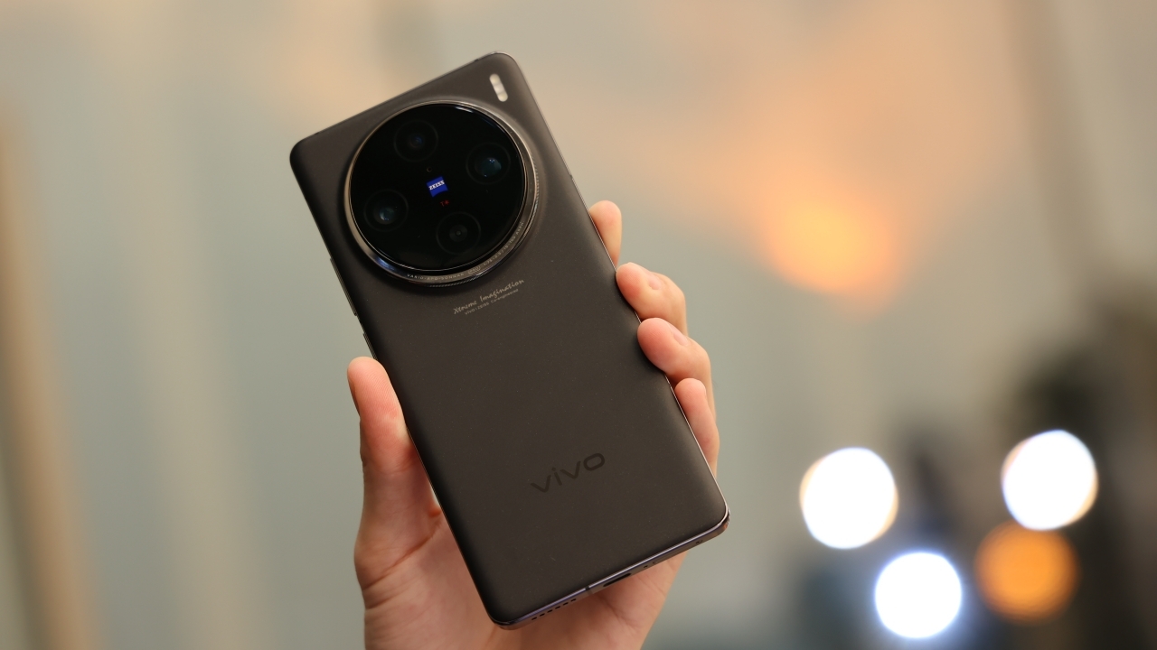 vivo เปิดตัว X100 Series 5G พร้อมเลนส์ ZEISS เคาะราคาจำหน่าย 26,999 บาท