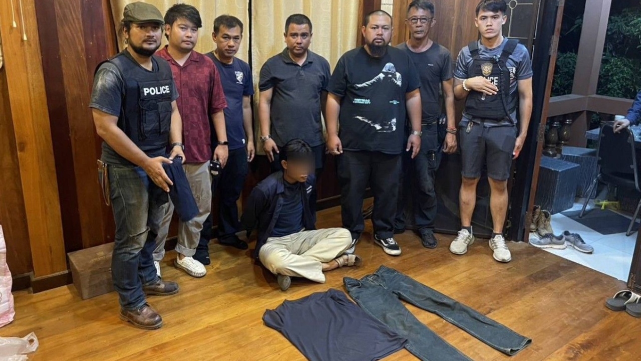 รวบผู้ต้องหาคนที่ 4 "ชูนิ้วกลาง เท้าเหยียบดอกบัว" ร่วมฆ่านศ.ปทุมวัน 