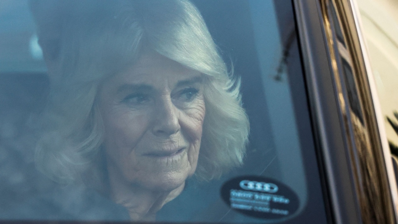 ควีนคามิลลา ห่วง กษัตริย์ชาร์ลส์ ประทับ รพ.นานกว่ากำหนด หลังผ่าตัด