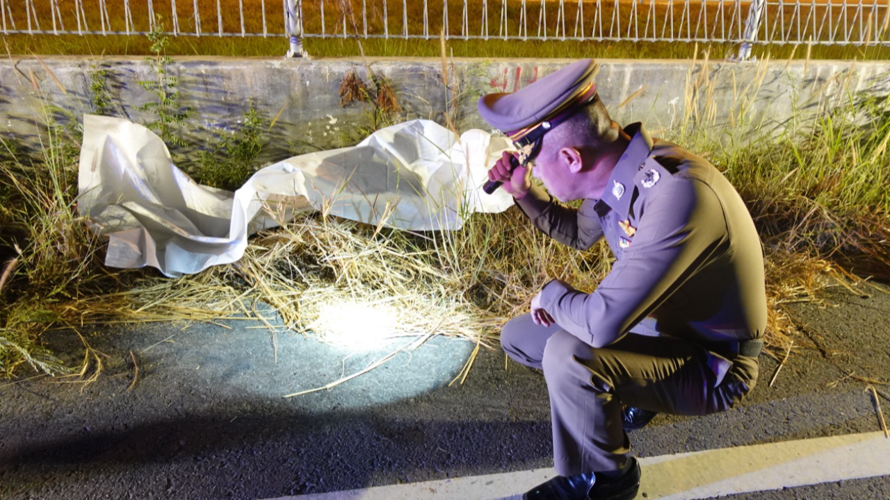 โหด ฆ่ามัดมือมัดเท้าหนุ่มโรงงาน ทิ้งศพริมถนนเลียบมอเตอร์เวย์ 