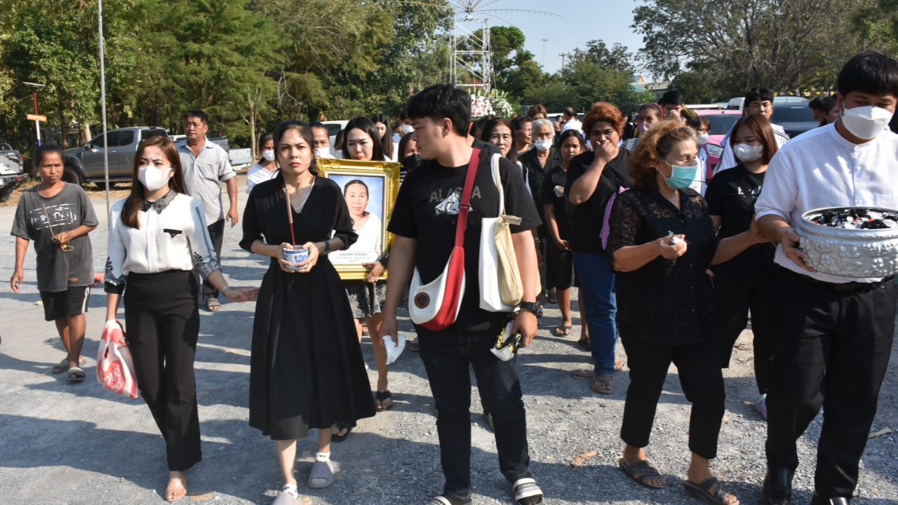 เผาอีก 7 เหยื่อโรงงานพลุ ญาติร่ำไห้ระงม พบเรื่องแปลก-พระคาดแฝงร่างมาลา