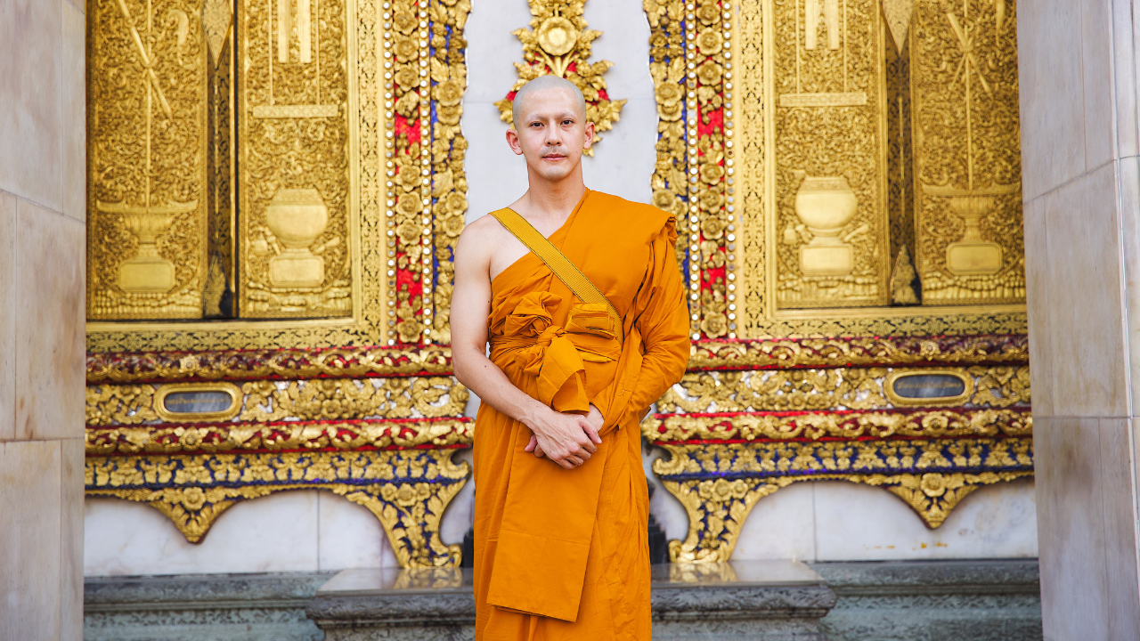 เต้ย พงศกร ลาบวช 15 วันทดแทนคุณพ่อแม่ ได้ฉายาทางธรรม "ชุติงฺกโร"