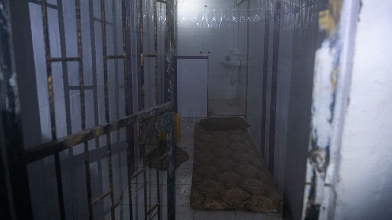 อิสราเอลแพร่ภาพอุโมงค์ฮามาสในข่านยูนิส อ้างเคยมีตัวประกันอยู่ 20 คน