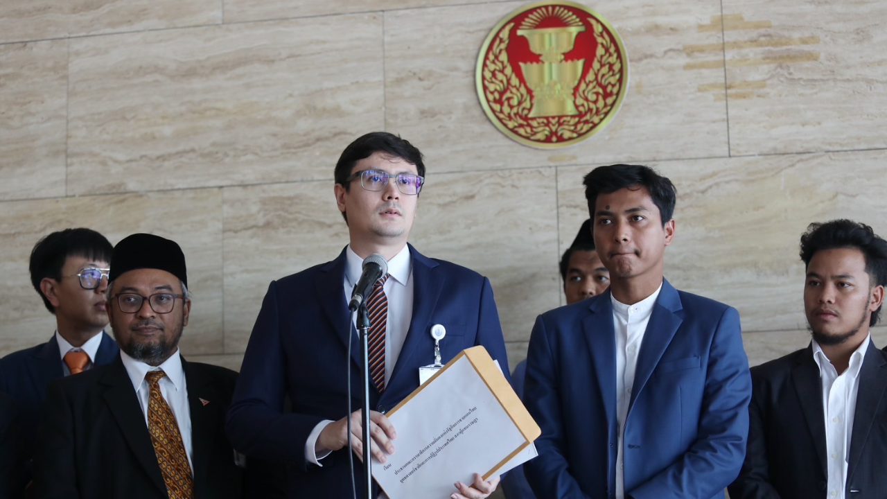 “รังสิมันต์-รอมฎอน” รับหนังสือนักกิจกรรมชายแดนใต้ ร้องปมถูกกฎหมายปิดปาก 