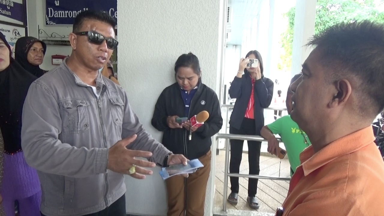 ชาวประมงพื้นบ้านสาคร ร้องศูนย์ดำรงธรรม จ.สตูล จนท.อุทยานฯ จับเรือหาหอยกาบง