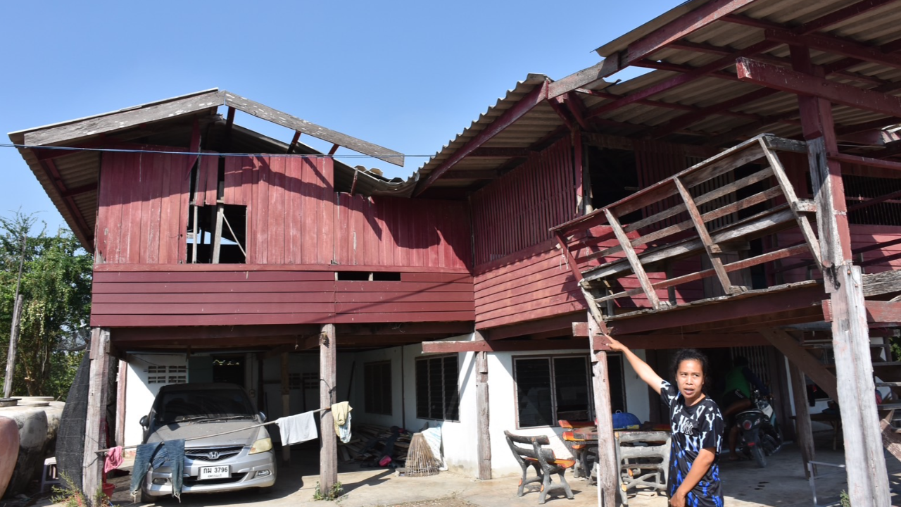 บ้านใกล้เคียงพัง แรงบึมโรงงานพลุ มท.1 รับปากหาทุนเรียน-ช่วยเด็กกำพร้า