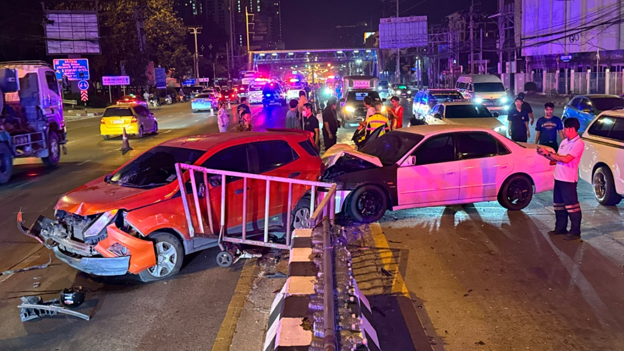 สลด ด.ช.13 ช่วยโบกรถ-เปลี่ยนยางกลางถนน โดนคนเมาขับชนกระเด็นเสียชีวิต