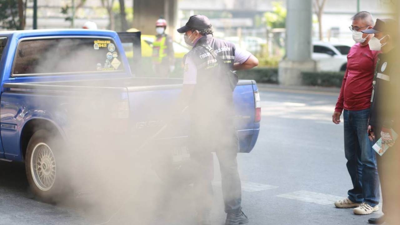 สั่ง "ตรวจจับ-ปรับจริง" รถยนต์ควันดำ ยับยั้งต้นตอแหล่งฝุ่น PM 2.5 ในเมือง
