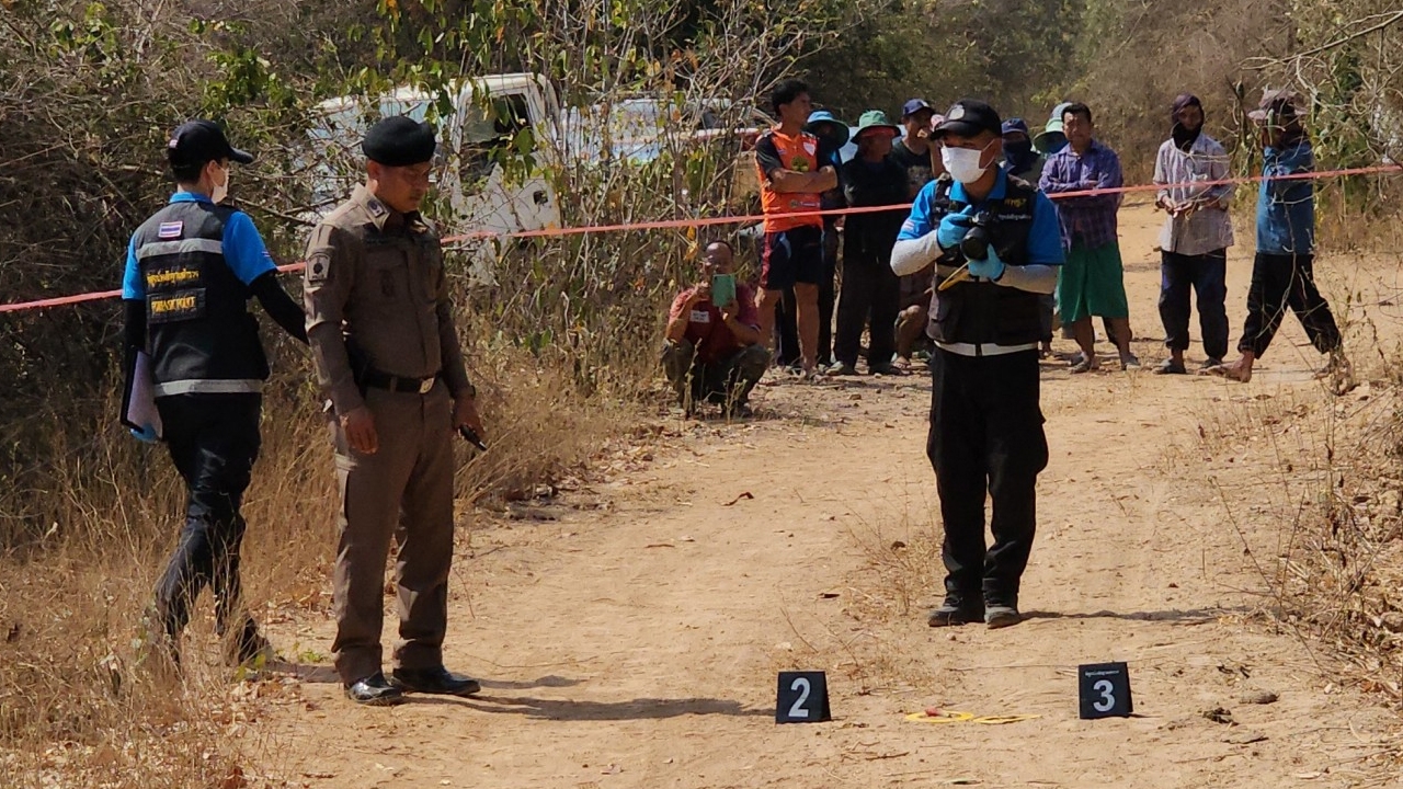 ผัวโหดยิงเมียทิ้งศพกลางถนนในป่าแก่งกระจาน แม่คาดปมทะเลาะ เหตุหึงหวง