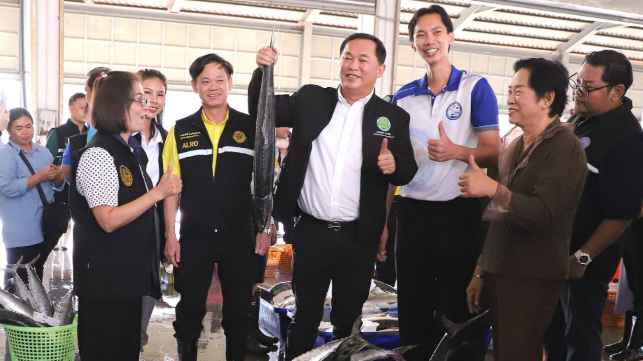 "อนุชา" รมช.เกษตรฯ มุ่งยกระดับท่าเทียบเรือประมง "ระนอง" หนุนใช้ร่วมกัน