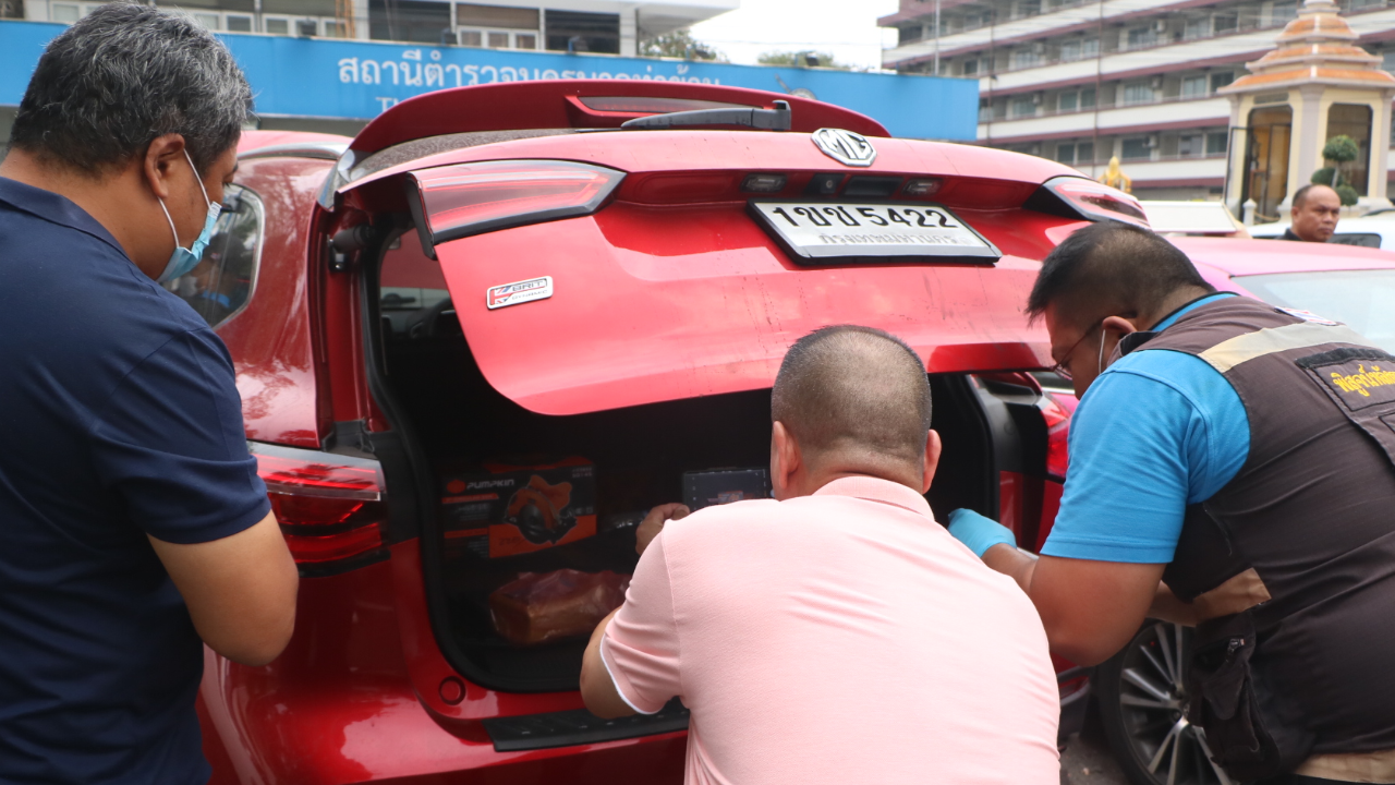 เปิดเก๋งแดง อินเดียฆ่าหั่นศพ เจอเลื่อยท้ายรถ จนท.เก็บหลักฐานไว้มัดตัว