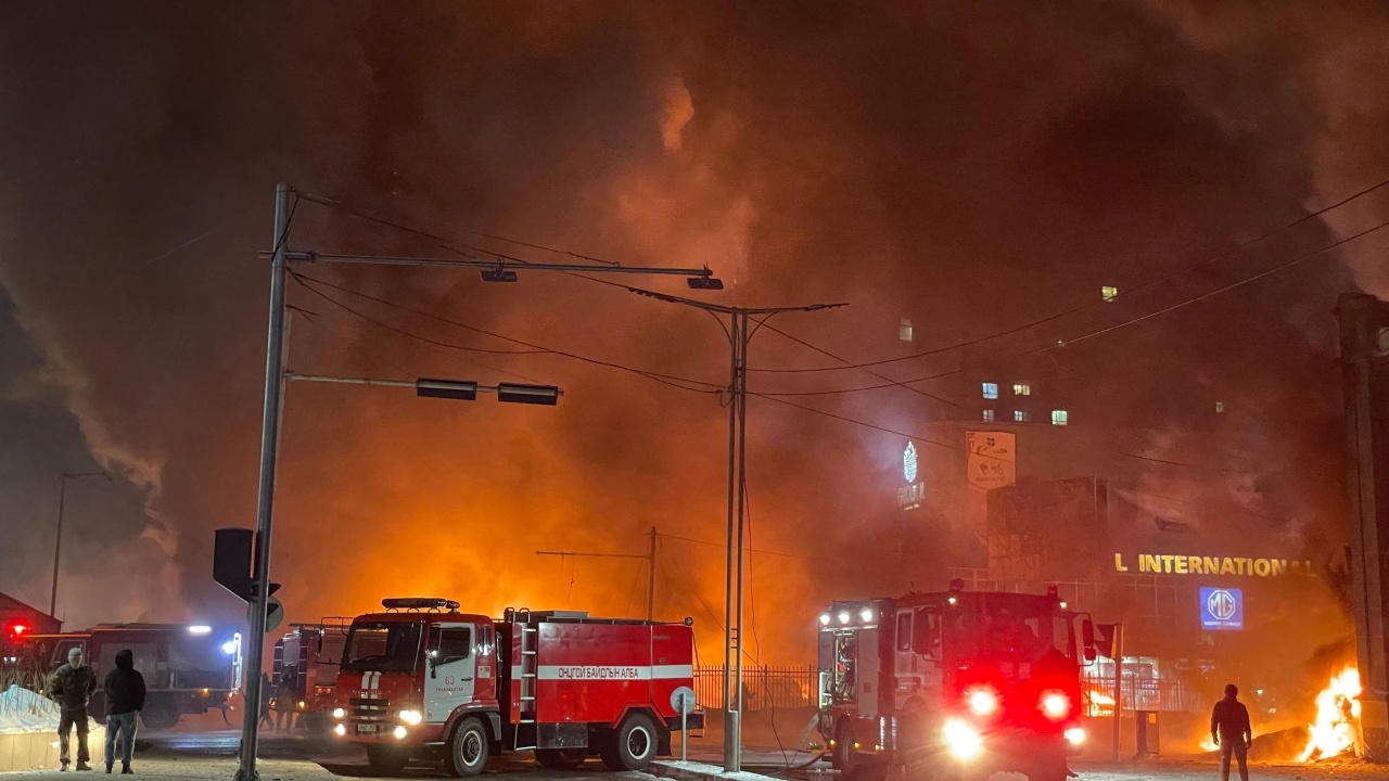 ระทึก รถบรรทุกแก๊สระเบิดรุนแรงกลางเมืองมองโกเลีย ดับ 6 เจ็บนับสิบ (คลิป)