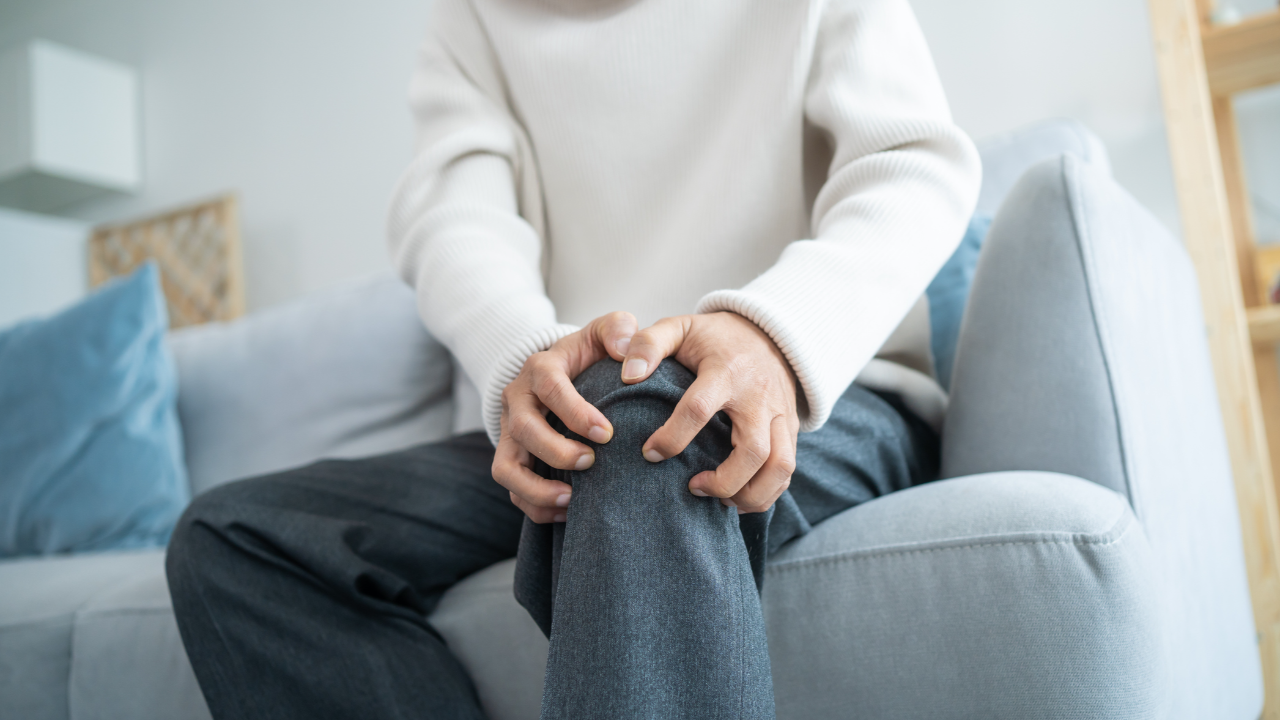 โรคเกาต์ และ โรคเกาต์เทียมต่างกันอย่างไร มีอะไรเป็นจุดสังเกตบ้าง