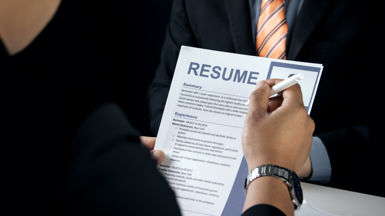 เช็ก 10 สัญญาณเตือนภัยมิจฉาชีพรูปแบบใหม่ ผ่านบริษัทจัดหางาน