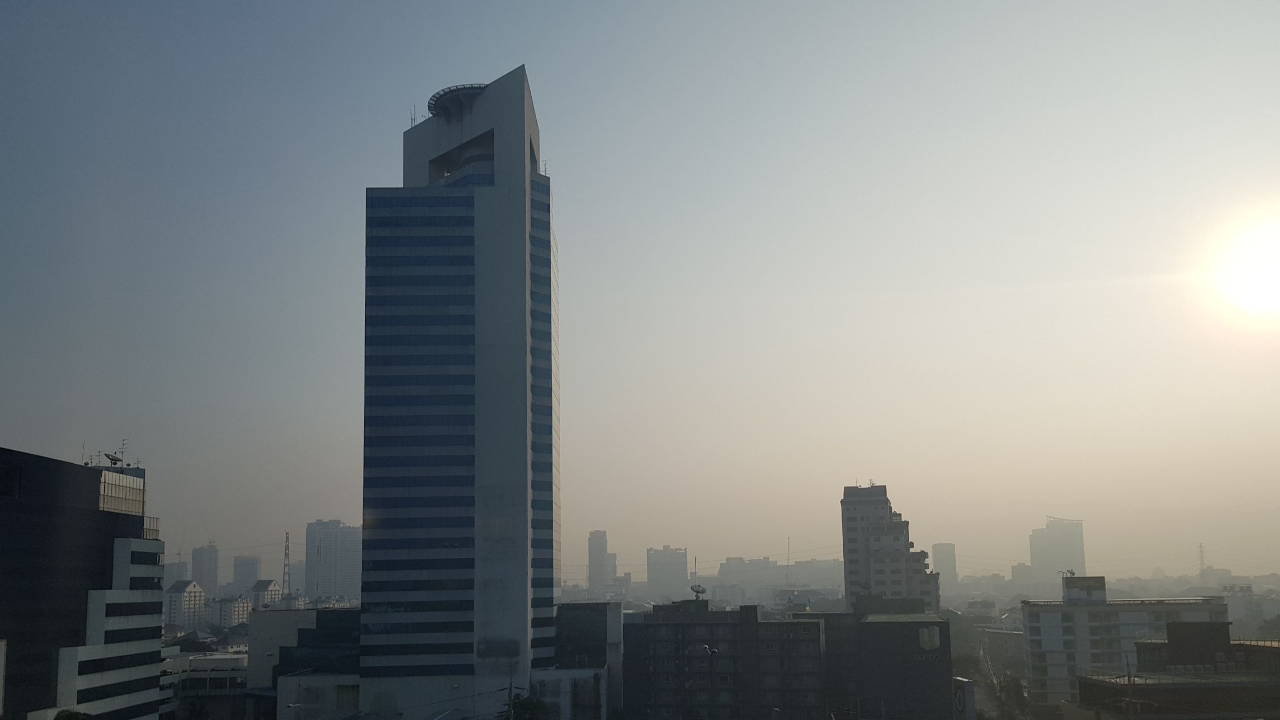 ฝุ่น PM 2.5 ทั่วไทย เกินมาตรฐาน 13 จังหวัด - กทม. เริ่มกระทบสุขภาพ 1 พื้นที่