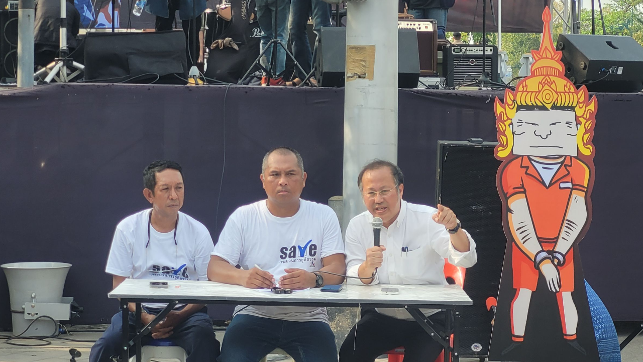 คปท. ยันชุมนุมค้างคืน อ้างแพทย์ “ส” สร้างสตอรี่ให้ “ทักษิณ” อยู่ รพ.ตำรวจ