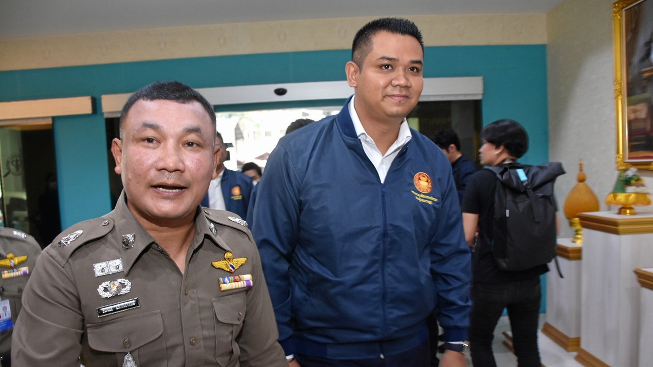 กมธ.ยกทีมบุกชั้น 14 รพ.ตำรวจ จั่วลมอดพบทักษิณ "ชัยชนะ" งงวงจรปิดพังหมด