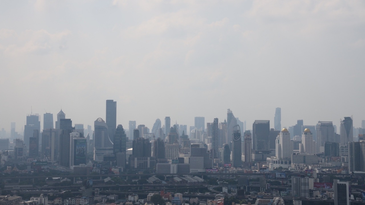 เช้านี้ฝุ่น PM 2.5 กทม. มีแนวโน้มลดลง แต่ยังเกินมาตรฐาน 26 พื้นที่