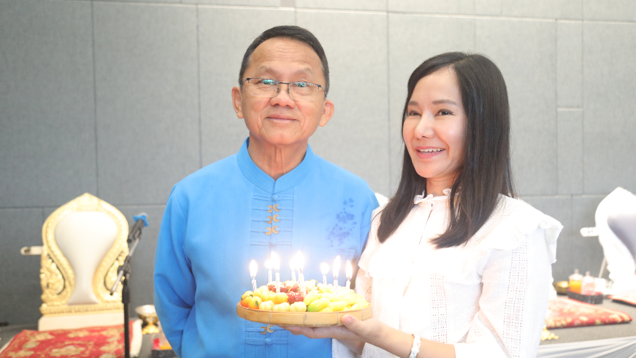 “สมศักดิ์” ทำบุญวันเกิดครบ 69 ปี แจงปมลาออก สส.-“เศรษฐา” ส่งกระเช้าอวยพร 