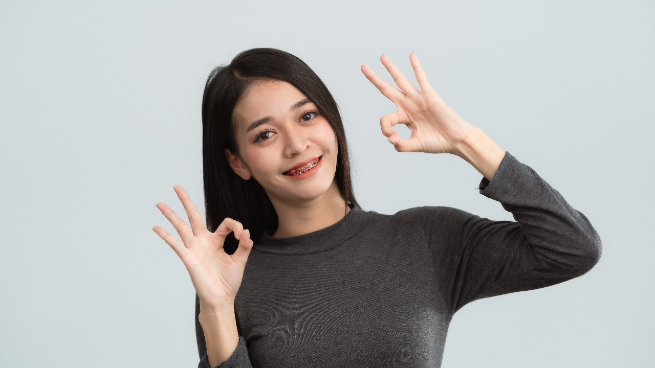 10 สียางจัดฟันทำให้หน้าขาว สีสวย ขับผิวไบรท์ ยิ้มแล้วมั่นใจ