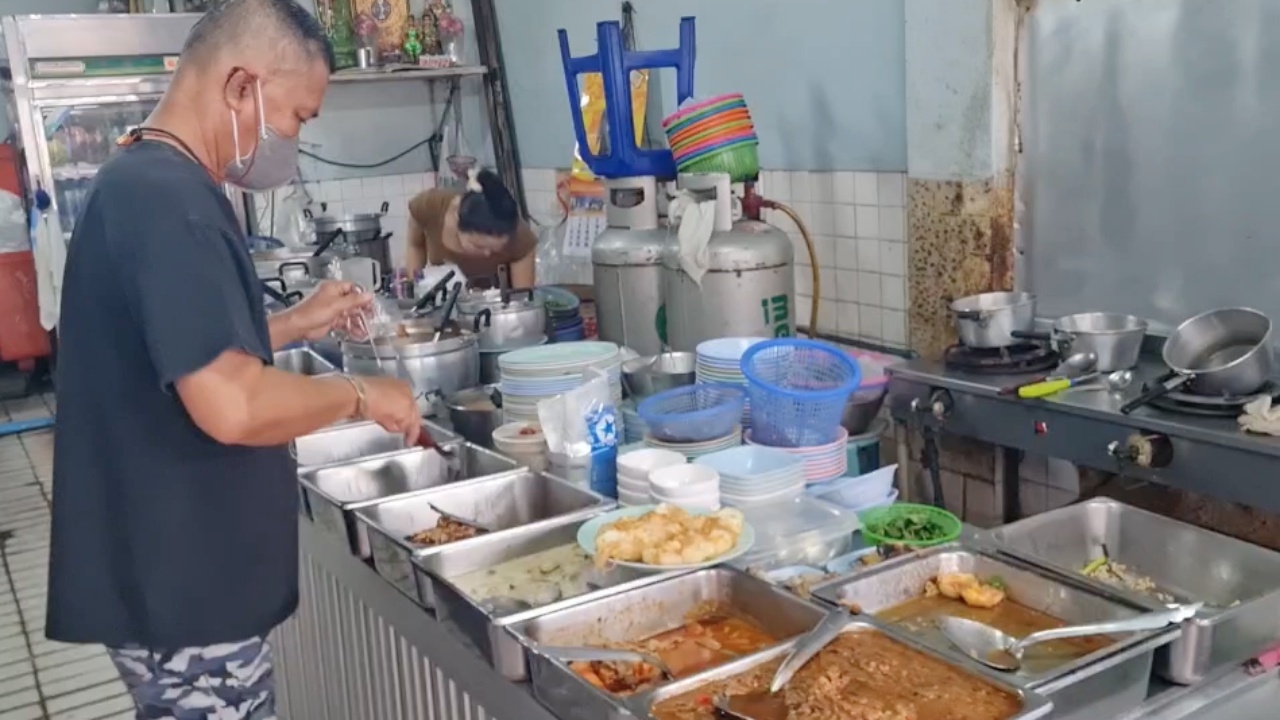ร้านข้าวแกงโคราชโอด ไข่ไก่ “เศรษฐา” แพง ขายเมนูไข่แทบไม่ได้กำไร วอน รบ.พยุงราคา