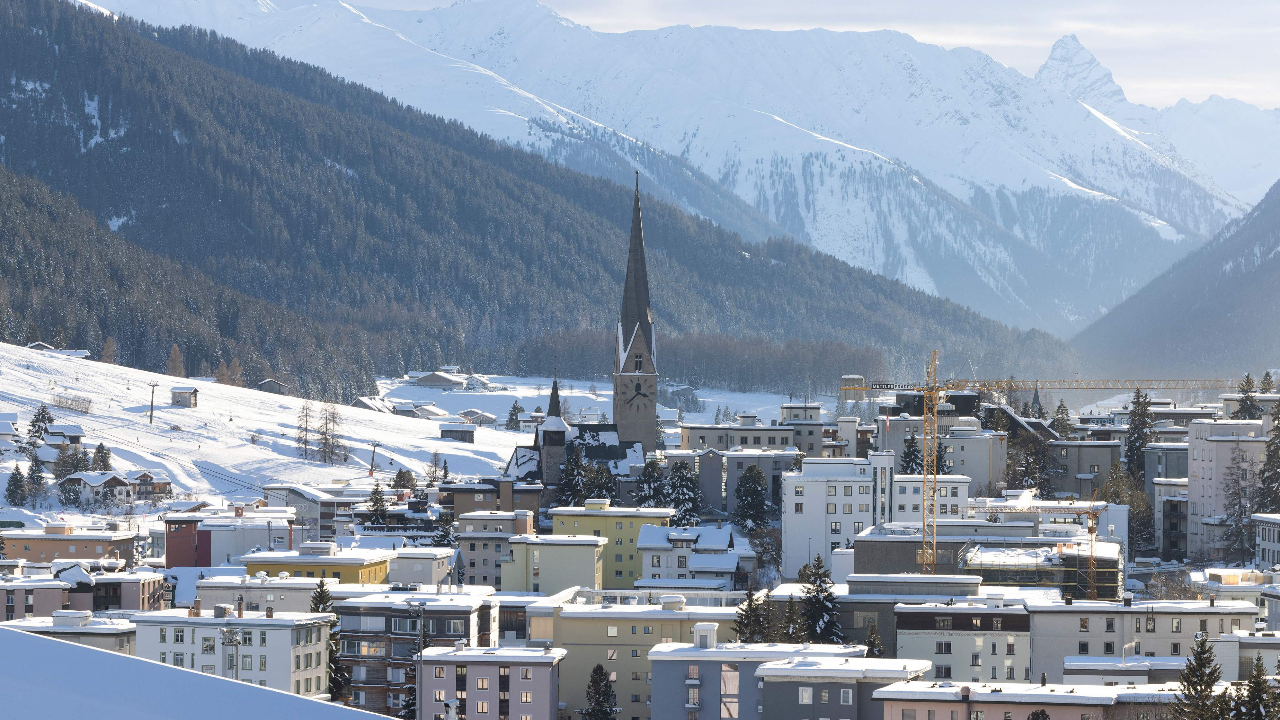 เผยโลกจะได้เห็นคนรวยขึ้นแท่นอภิมหาเศรษฐีหลักล้านล้าน ภายใน 1 ทศวรรษ