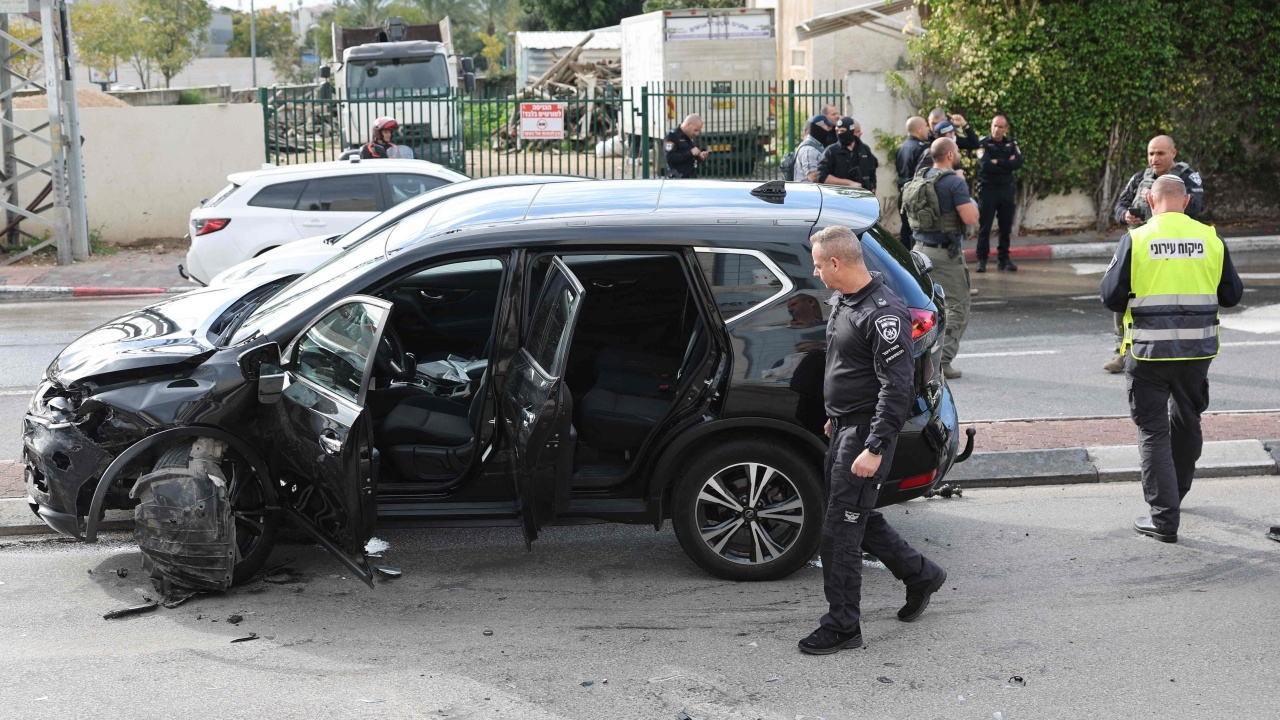 ระทึก 2 คนร้ายขับรถไล่ชนคน-ใช้มีดไล่แทงในอิสราเอล ดับ 1 เจ็บเพียบ