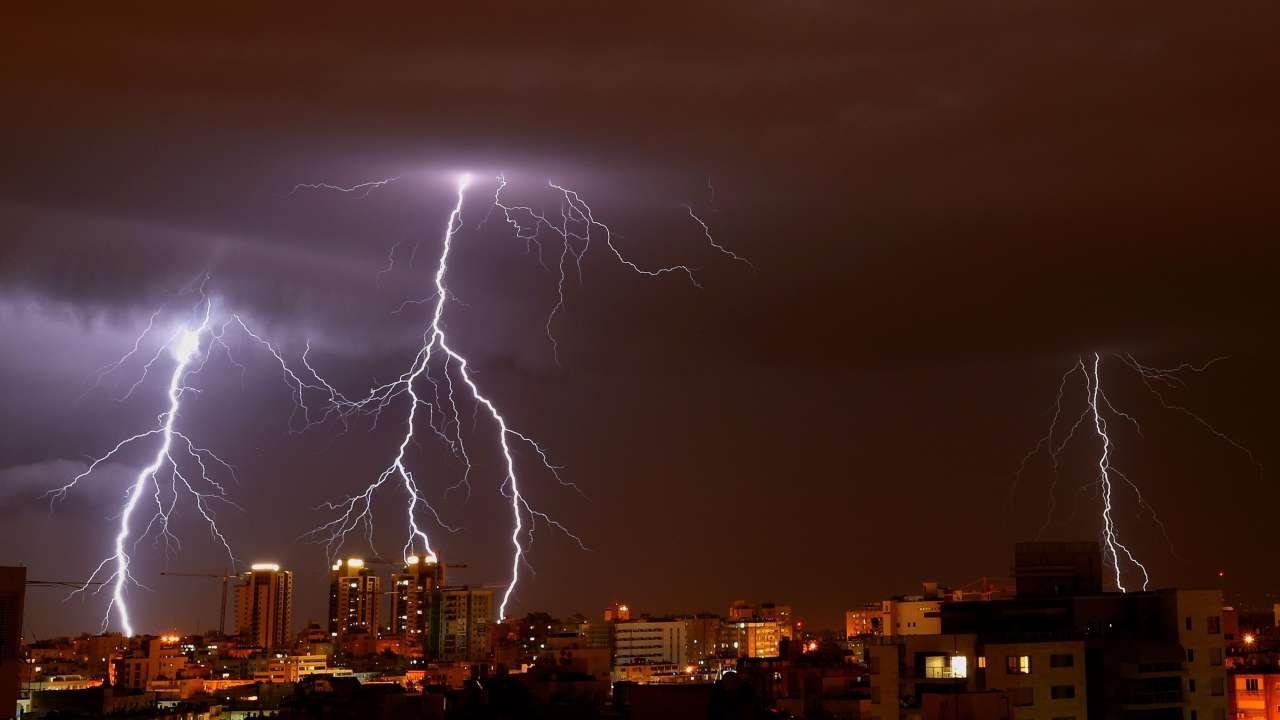สภาพอากาศวันนี้ เหนือ-ใต้ มีพายุฝน ตกหนัก 17 จว. กทม.ร้อน 34 องศาฯ