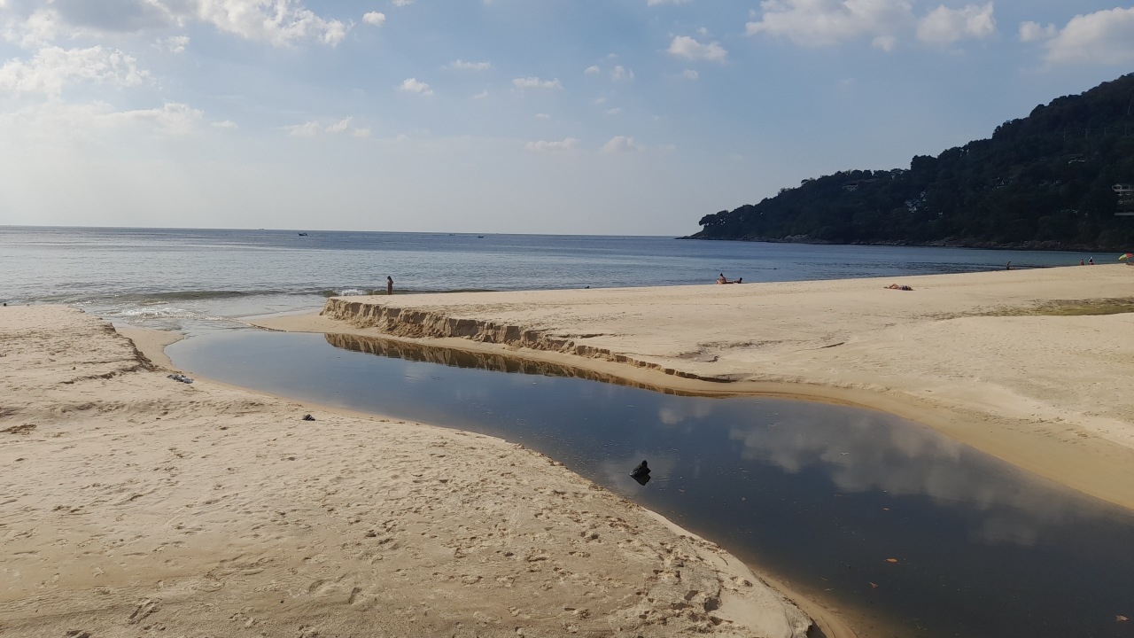 แจงแล้ว "น้ำสีดำ" ไหลลง "หาดกะรน" หลังชาวบ้านหวั่น กระทบการท่องเที่ยว