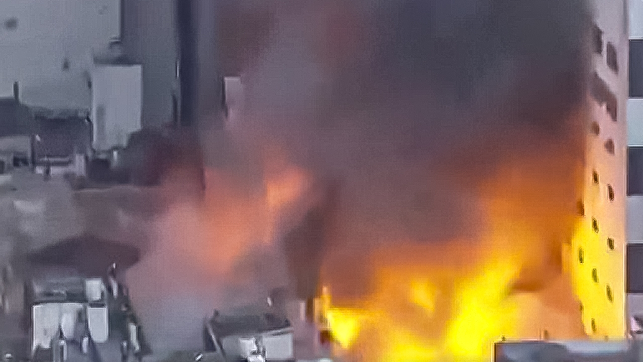 ญี่ปุ่นอ่วมอรทัยรับปีใหม่ ไฟไหม้รุนแรง ย่านช็อปปิ้งดัง จ.ฟุกุโอกะ (คลิป)