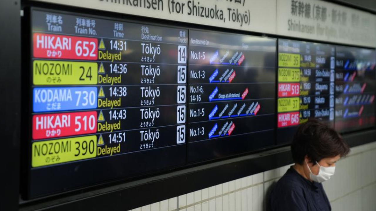 ผู้โดยสาร 1,400 คนยังติดในรถไฟชินกันเซน ระบบขนส่งส่วนใหญ่ยังชะงักหลังแผ่นดินไหวญี่ปุ่น
