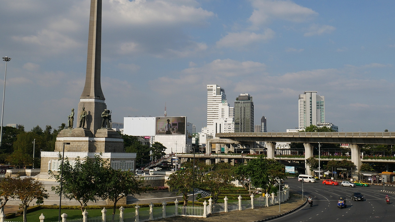 สั่งกวดขันห้ามนอนเกาะอนุสาวรีย์ชัยฯ