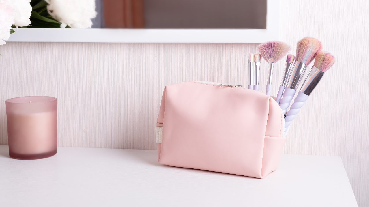 แนะนำ 10 กระเป๋าเครื่องสำอาง ลายน่ารัก ใส่ของได้เยอะ 