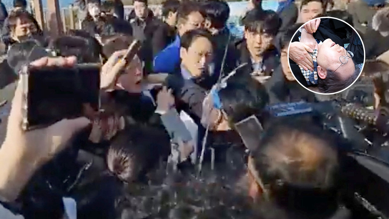 นาทีช็อก ‘อี แจ มยอง’ ผู้นำฝ่ายค้านเกาหลีใต้ โดนบุกแทงคอ ผ่าตัดด่วน