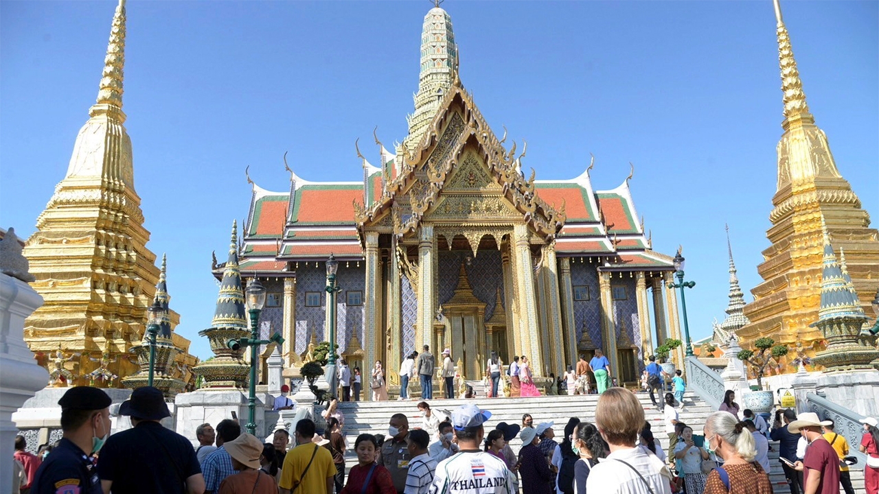 “นิมิตดี” ปีใหม่ 2567 คนแน่นวัด “1 มกรา”